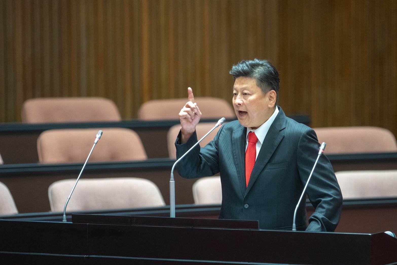【郭智輝19億股票轉讓兒子人頭公司? 傅崐萁質詢轟「羞恥」】缩略图