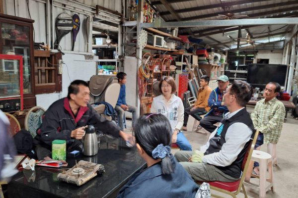 【花蓮秀林部落水圳斷水 立委林憶君攜熱血企業贈飲用水】缩略图