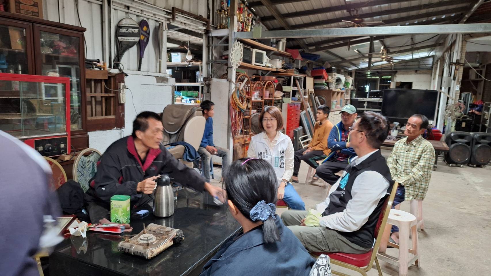 【花蓮秀林部落水圳斷水 立委林憶君攜熱血企業贈飲用水】缩略图