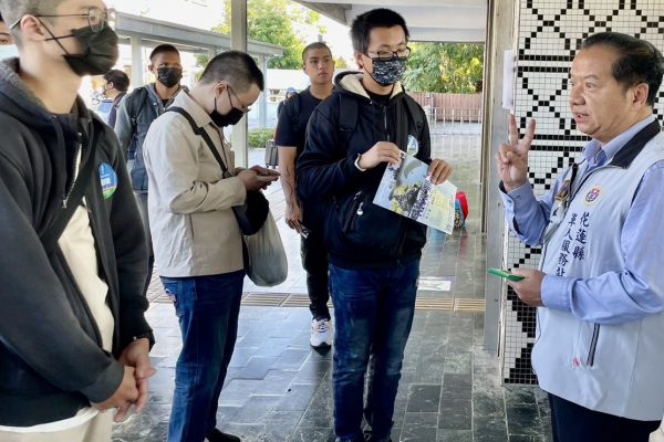 【花蓮軍人服務站長黃鐘昌 歡送子弟兵入營】缩略图