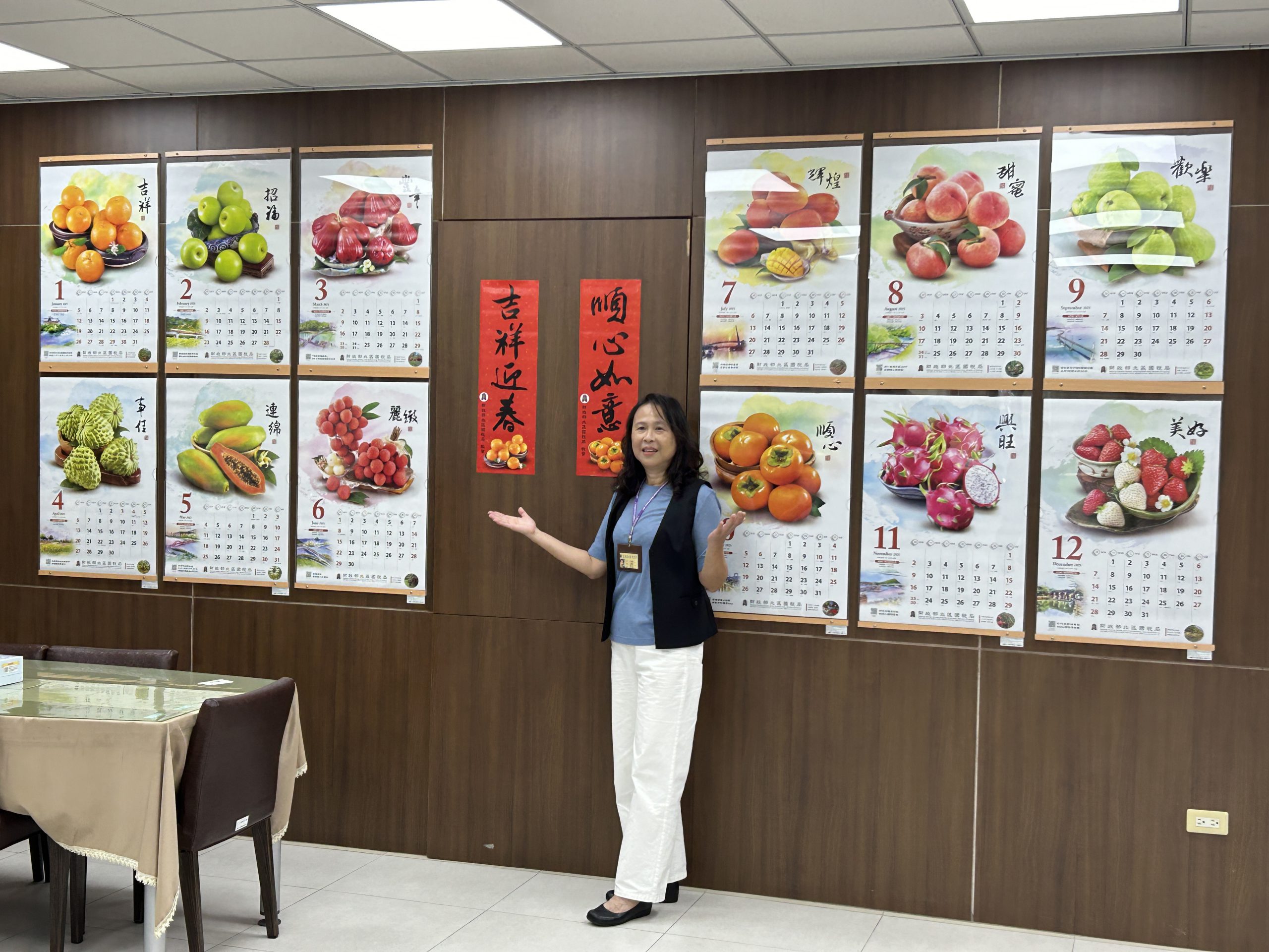 【捐發票兌換北區國稅局2025年水果月曆活動吸引民眾一早排隊領取 活動圓滿結束】缩略图