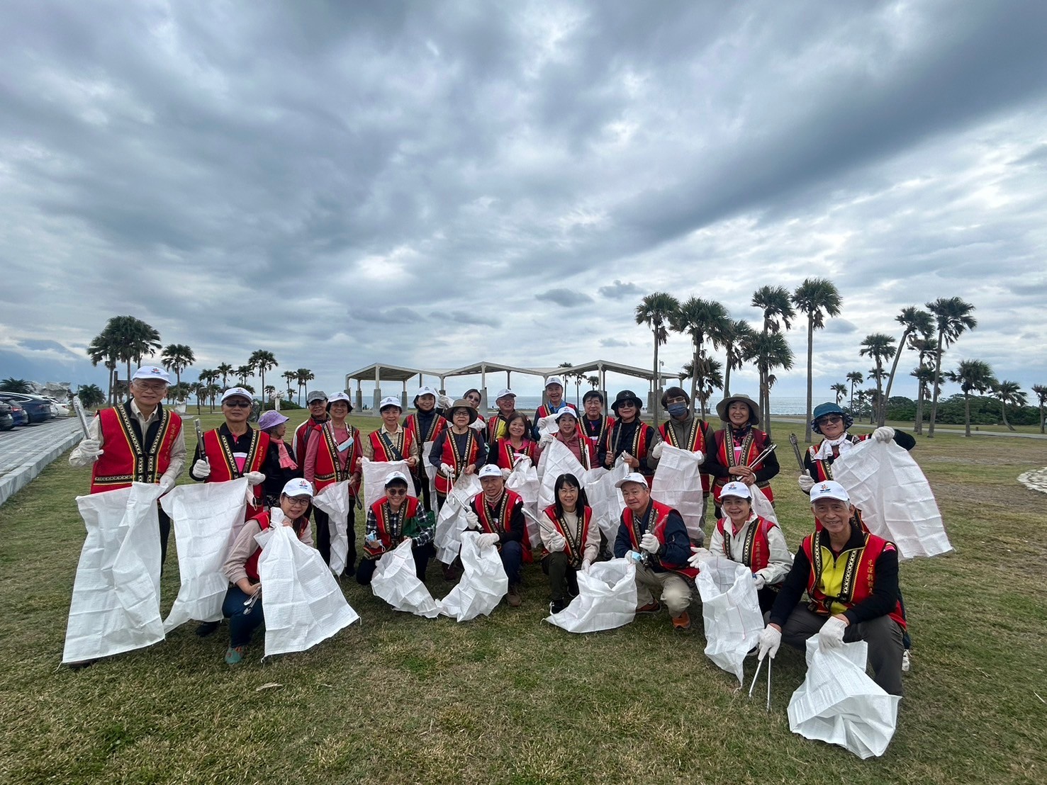 【花蓮觀光大使志工隊七星潭淨灘活動 守護觀光家園由我做起】缩略图