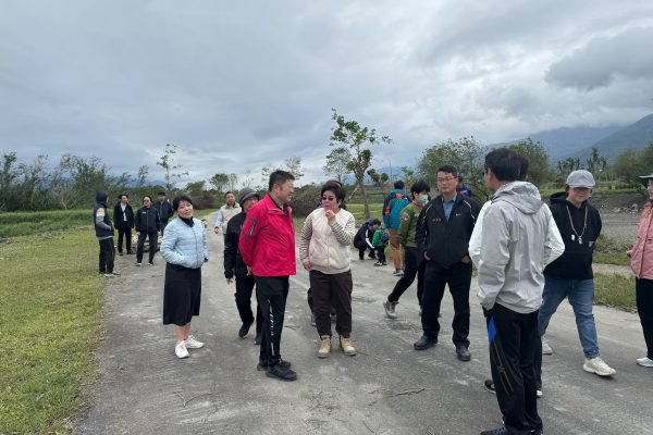 【張峻議長與黃玲蘭議員聯合跨黨派議員會勘啟模濕地公園 建請主管機關積極處理改善】缩略图