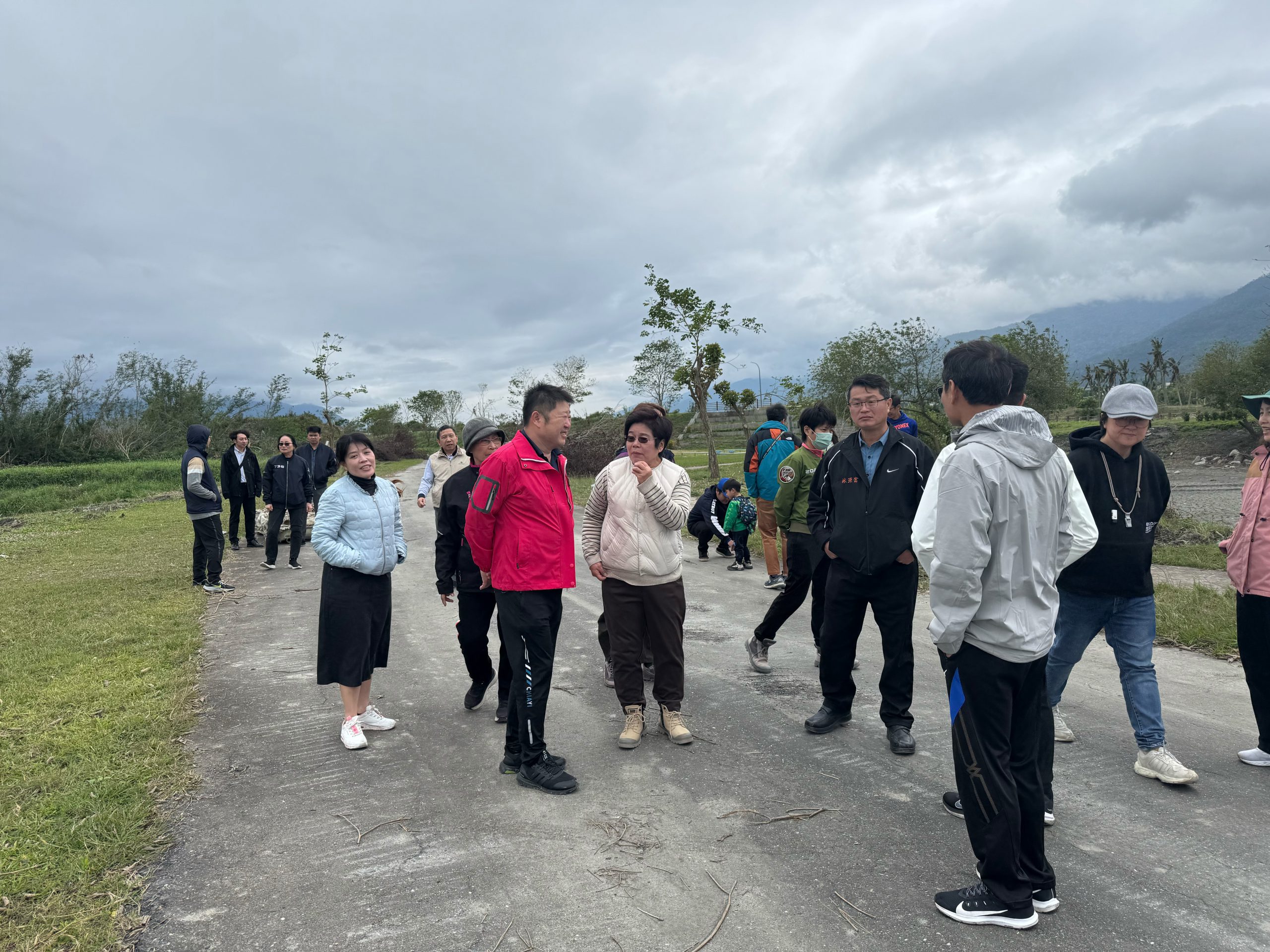 【張峻議長與黃玲蘭議員聯合跨黨派議員會勘啟模濕地公園 建請主管機關積極處理改善】缩略图