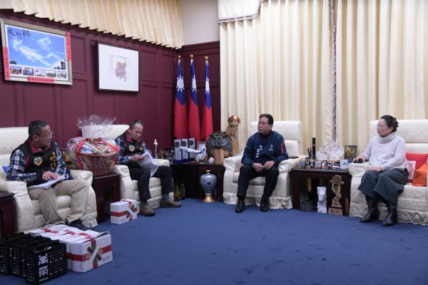 【縣長徐榛蔚會見萬榮鄉長梁光明 全力支持紅葉村殯葬設施及馬遠公墓改善計劃】缩略图