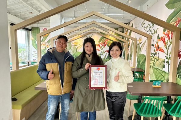 【富里鄉農會暖心捐贈冬襪  與玉醫攜手助住民度寒冬】缩略图