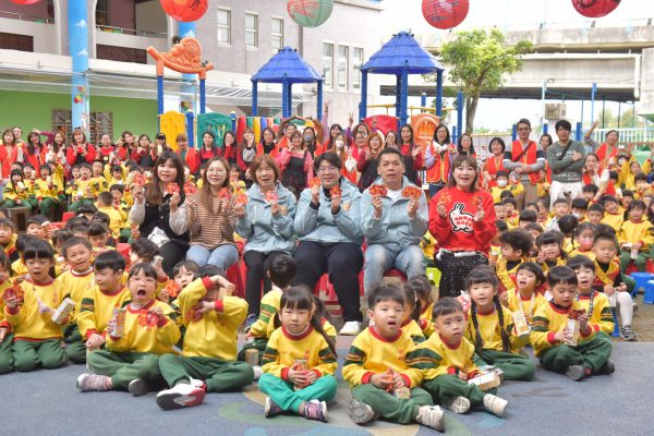 【花蓮市幼暖心圍爐 魏嘉彥與孩子們同樂拜年】缩略图