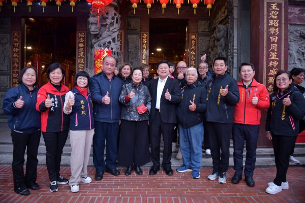 【徐榛蔚大年初三前往中南區宮廟參拜祈福 發送春節福袋 祝福鄉親「蛇來運轉」】缩略图