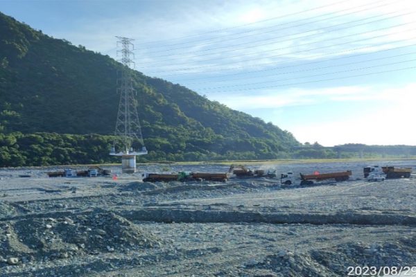 為提供花蓮一條安全的道路及河道花蓮縣政府積極辦理相關疏濬工程缩略图