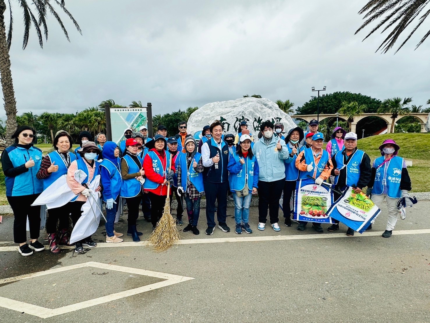 【魏嘉賢議員：南濱公園煙火垃圾與漂流木堆積問題  縣府應積極應對 避免火災隱憂】缩略图