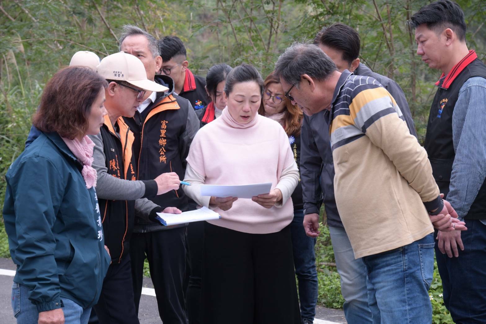 【持續提升地方基礎建設  花蓮縣長徐榛蔚率隊會勘富里鄉村里長提案修繕工程 保障鄉親生活便利及用路安全】缩略图