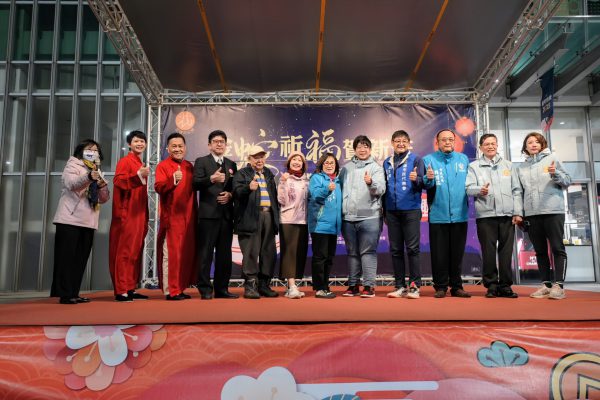 【元宵夜燈下說相聲 花蓮市千人同樂慶佳節】缩略图