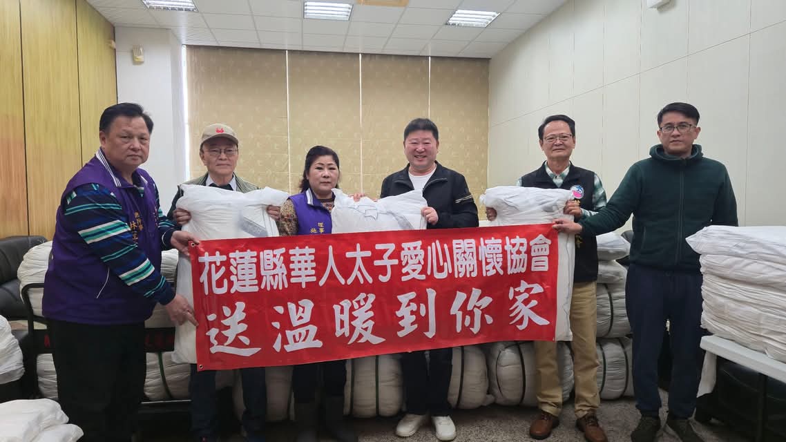 【寒流送暖被 議長張峻捐贈2000件助弱勢】缩略图