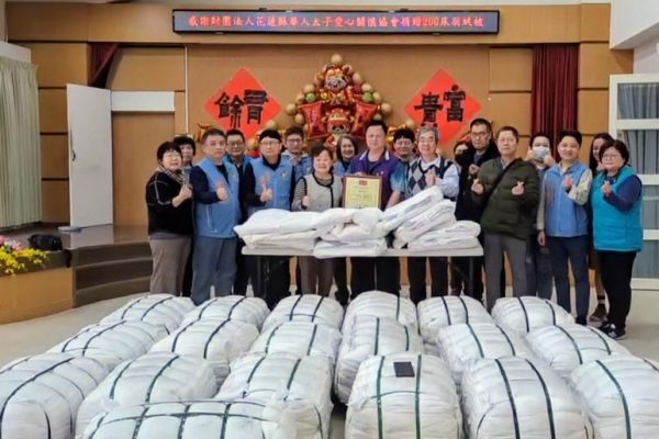 【曾淑懿:送暖保暖溫暖長輩 感謝華人太子愛心協會]缩略图