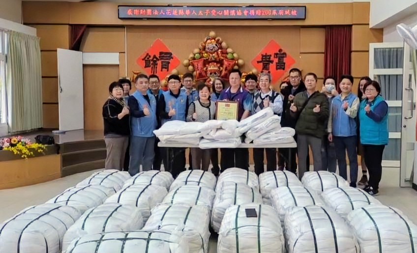 【曾淑懿:送暖保暖溫暖長輩 感謝華人太子愛心協會]缩略图