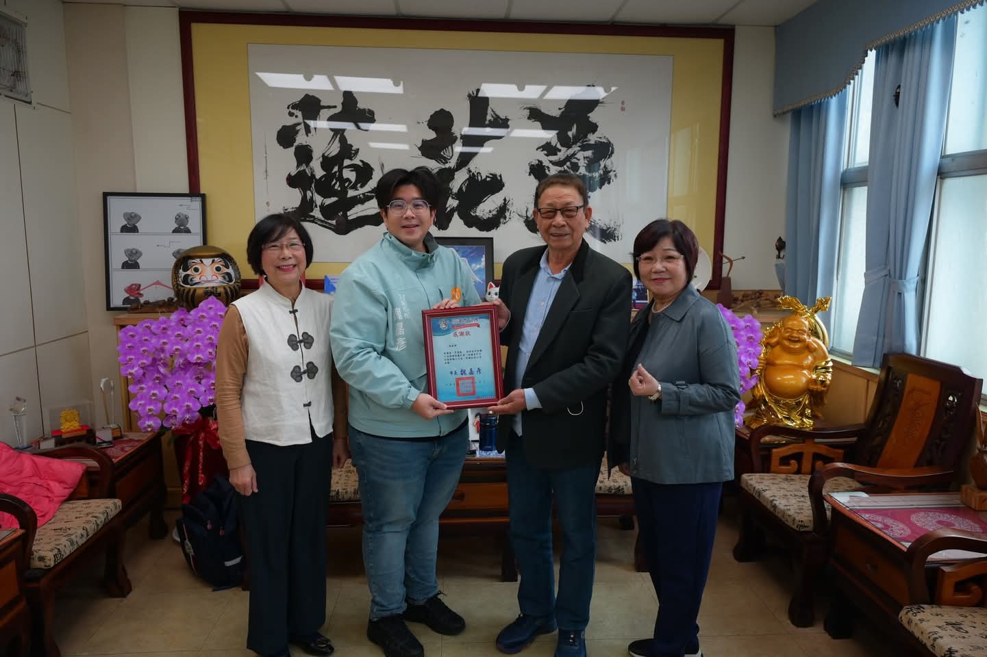 【徐萬春理事長及李惠敏老師認養路燈 共同點亮花蓮市道路】缩略图