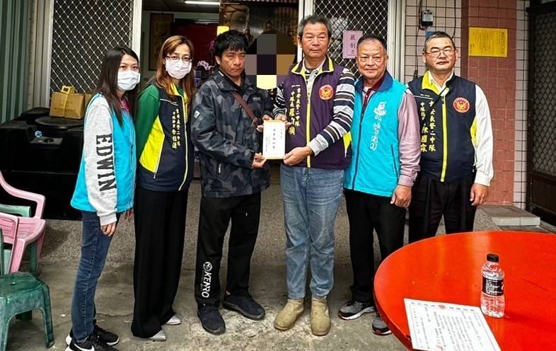 【吉安鄉公所結合吉安義警第二中隊關懷送暖】缩略图