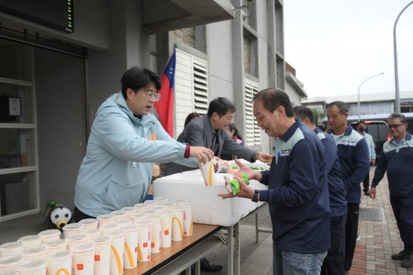 【初四開工清潔隊翻倍忙 魏市長攜手花蓮麥當勞激勵打氣】缩略图