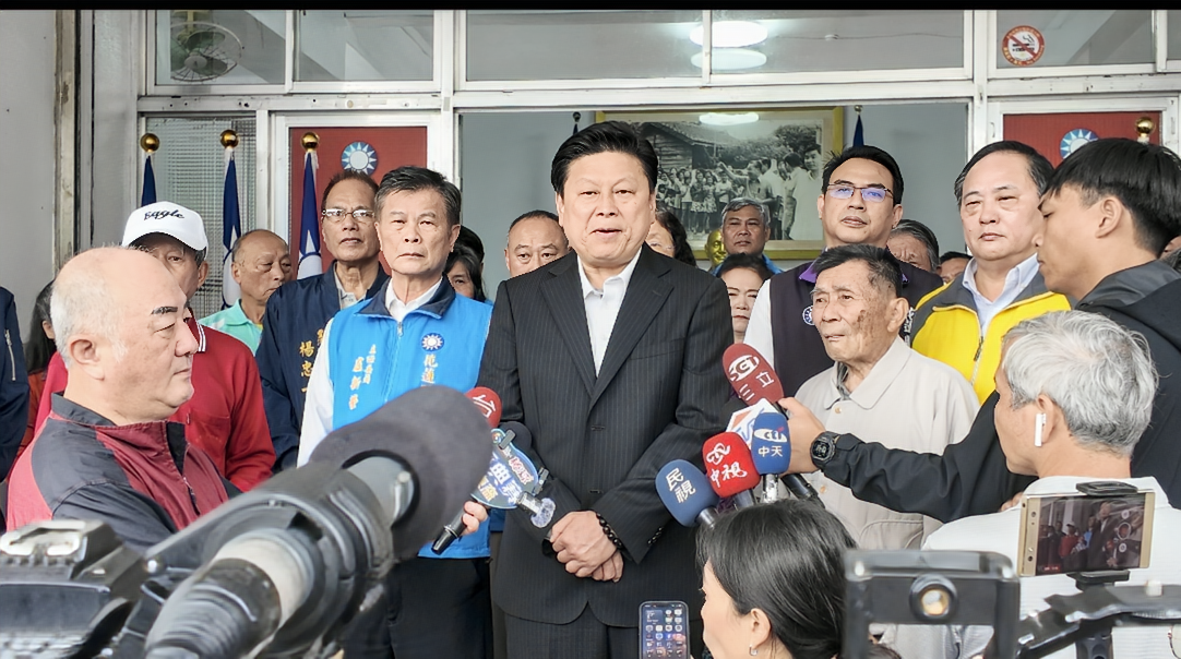 【傅崐萁回應花蓮黨部活動紛擾 強調責任在自己無需追究是非 另護國神山快沒了 籲賴清德正視貿易危機 不要在國內找敵人】缩略图