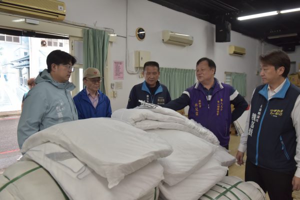 【華人太子愛心關懷協會捐羽絨被 魏嘉彥感謝大愛送暖】缩略图