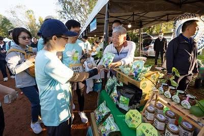 出席柚花追香路跑活動　副總統肯定瑞穗之美 副總統出席「2025 柚花追香路跑-瑞穗場」缩略图