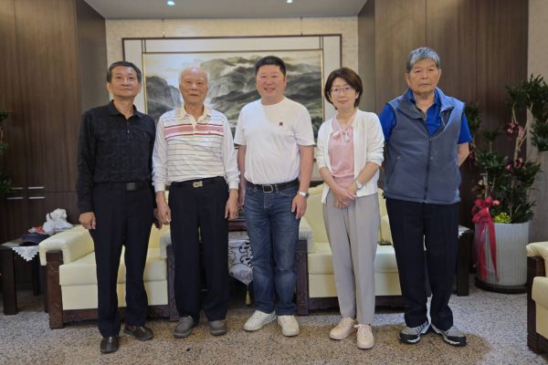 【花蓮縣黨部退休黨工為花蓮縣議會為張峻議長加油打氣】缩略图