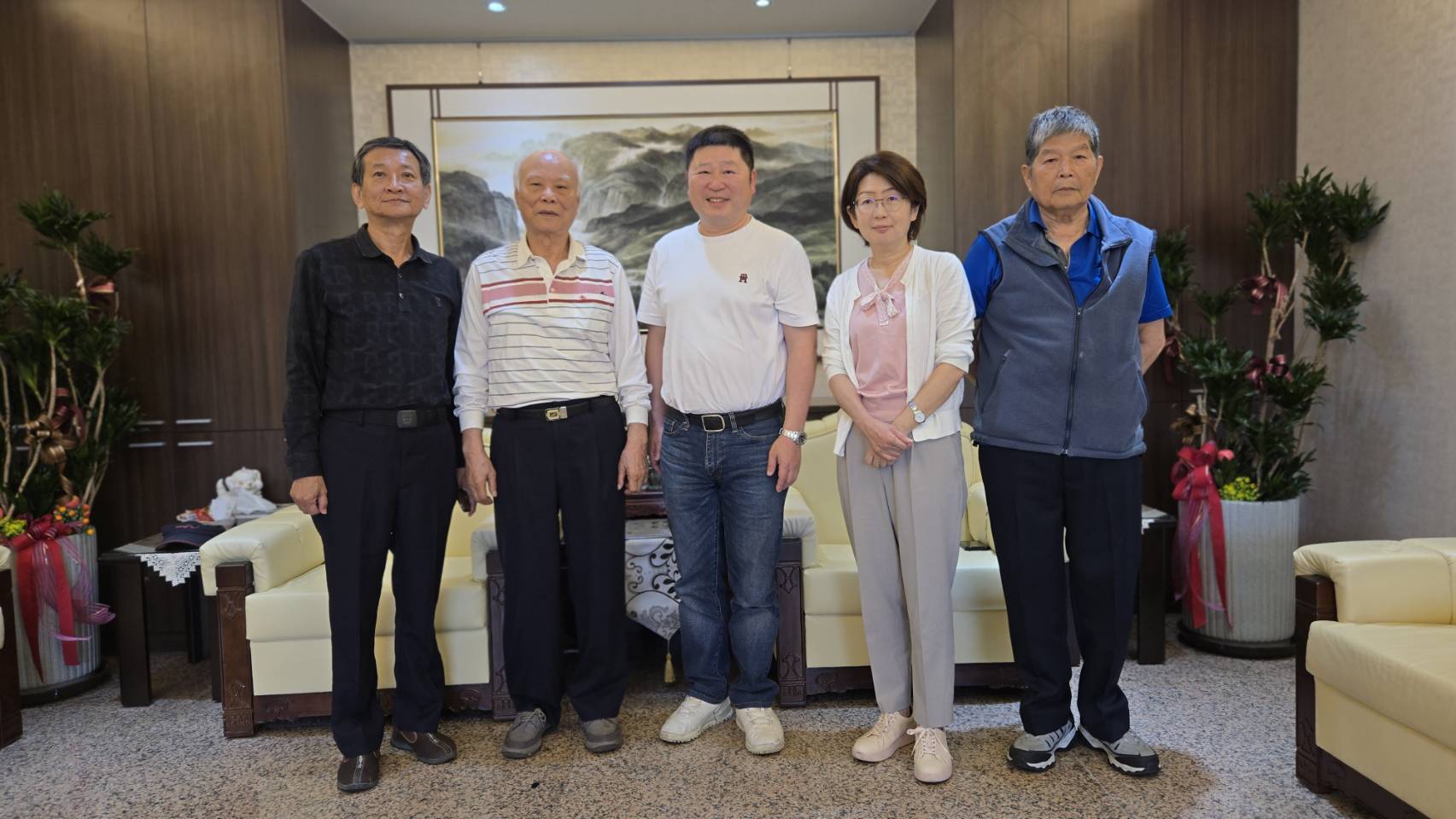 【花蓮縣黨部退休黨工為花蓮縣議會為張峻議長加油打氣】缩略图