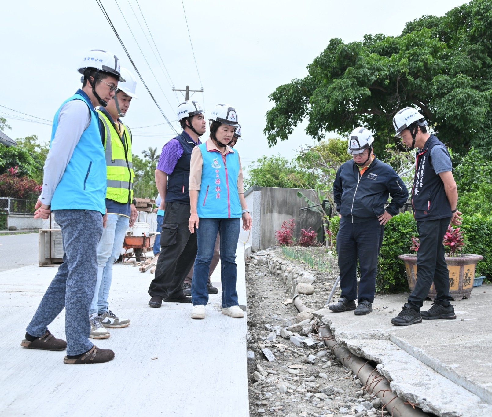 【游淑貞爭取建構光華國小通學步道 代表會、村長與鄉親會勘把關品質】缩略图