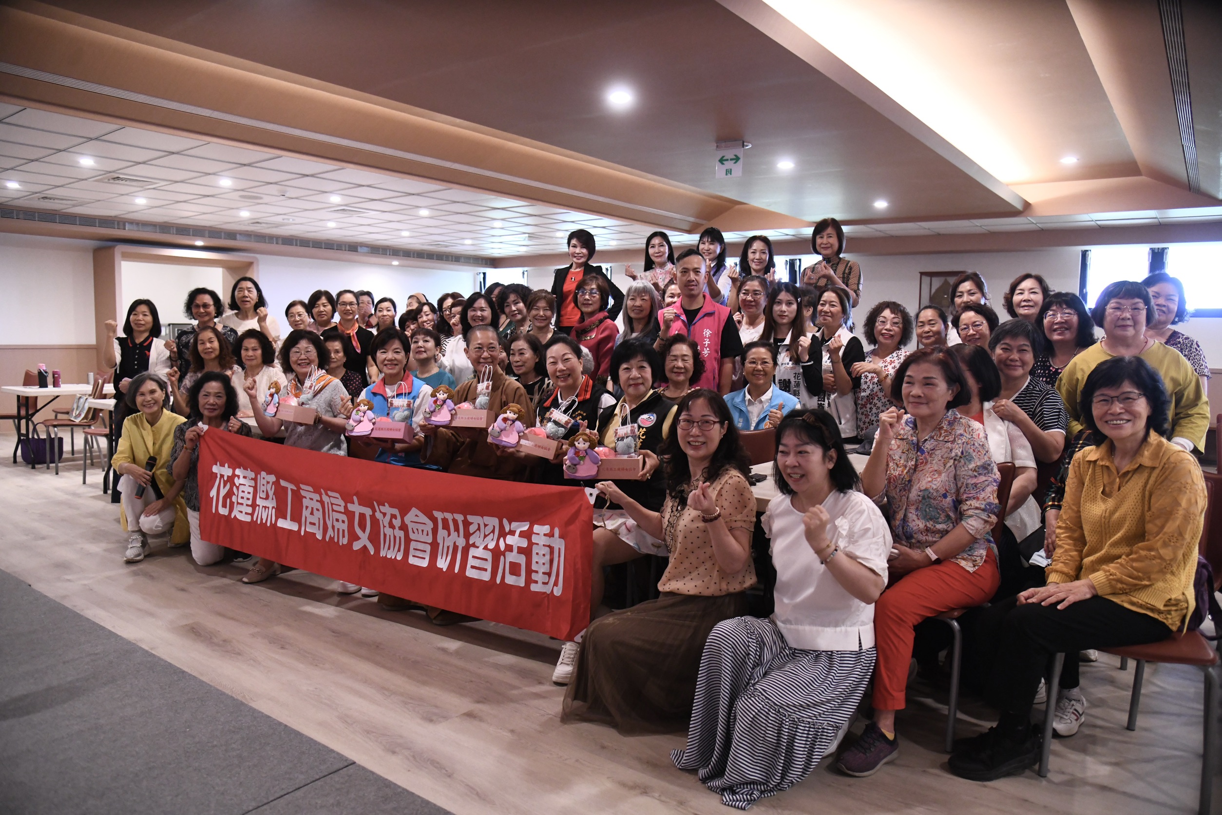 【花蓮縣工商婦女協會2025年慶祝母親節活動　徐榛蔚親臨祝賀】缩略图