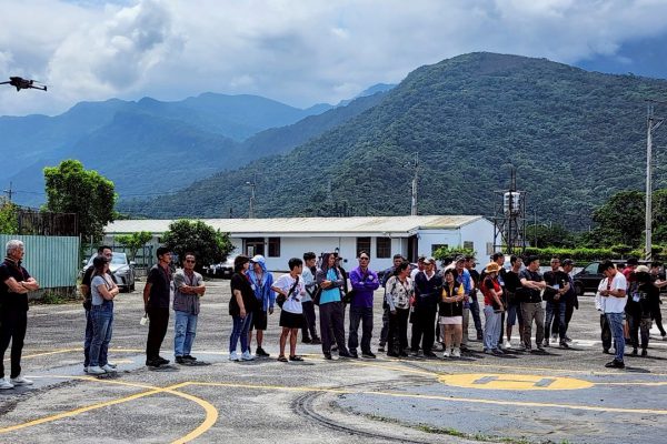【花蓮縣低碳暨低空經濟發展協會舉辦專業培訓課程  徐雪玉副議長、曾淑懿鄉長親臨體驗無人機與機器狗操作】缩略图