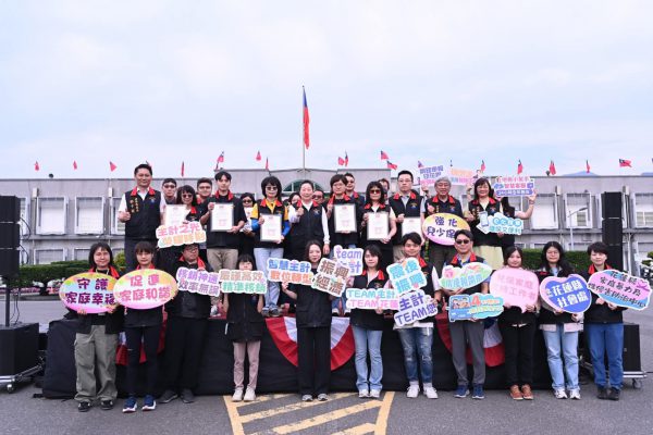 【花蓮縣政府五月份升旗典禮 縣長徐榛蔚期許不畏政治力介入 依法行政增進鄉親福祉】缩略图