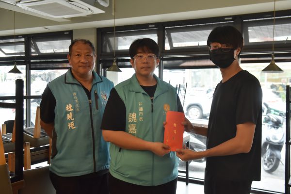 【魏嘉彥親自慰問車禍受傷家屬與店家 啟動關懷機制】缩略图