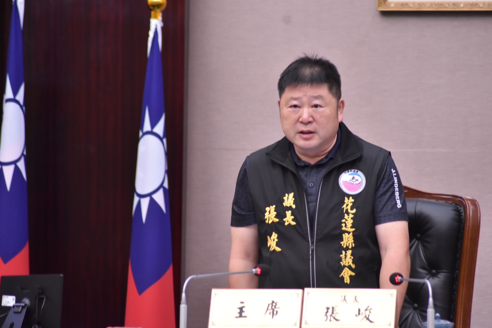 【端午連假湧現車潮 張峻議長籲鄉親注意行車安全、平安返鄉團圓】缩略图