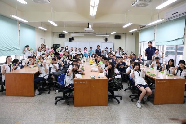 【吉安鄉化仁國中多元藝能學子獲佳績 游淑貞、詹益萬送雞排乖乖鼓勵學子】缩略图