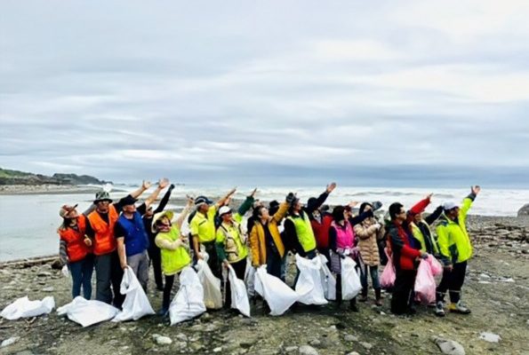 【靜浦「無塑島主日」 秀姑巒溪 Cepo’水守隊與150位遊客共護生態】缩略图