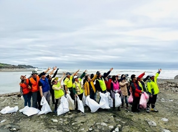【靜浦「無塑島主日」 秀姑巒溪 Cepo’水守隊與150位遊客共護生態】缩略图