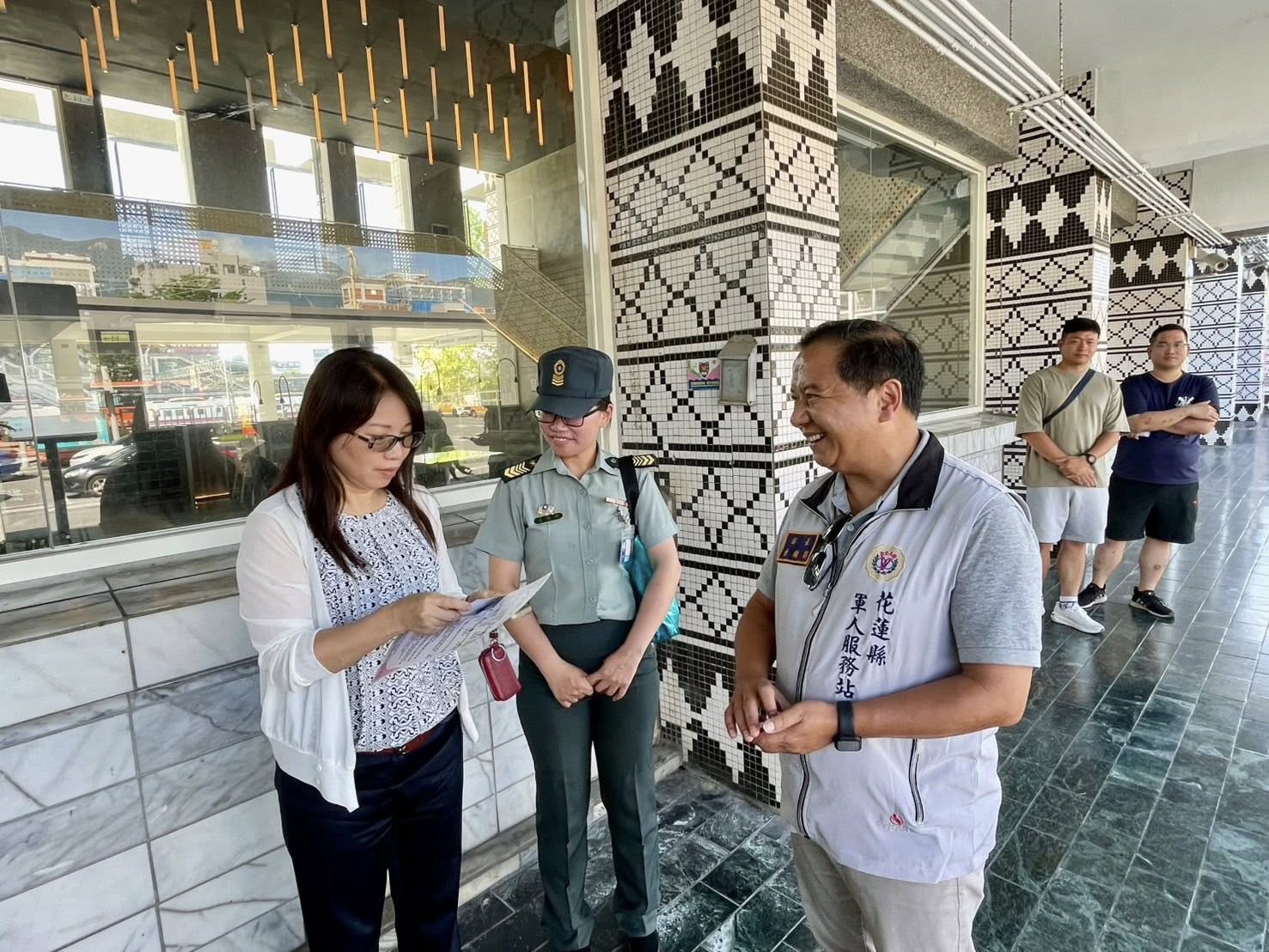【役男履行國防義務 展現熱血愛國情懷 花蓮軍人服務站前往車站溫馨歡送231梯次入營役男】缩略图