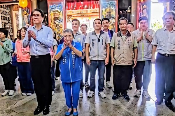 【護國大遶境：民進黨秘書長林右昌赴花蓮參拜中國來的神明】缩略图