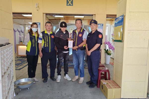 【吉安警偕吉安義警第二中隊助王女士家屬圓滿後事 善心人士慷慨解囊】缩略图