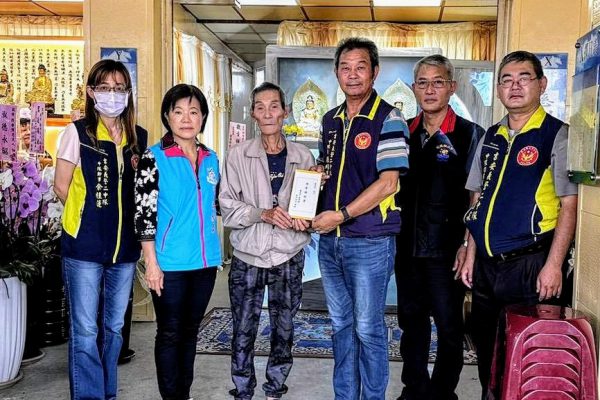 【把愛傳出去》吉安警偕吉安義警第二中隊捐助棺木及骨灰罈資助弱勢家庭】缩略图