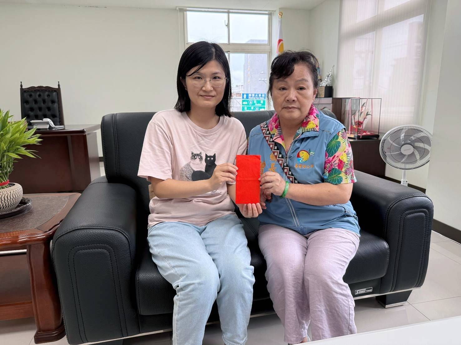 【曾淑懿感謝鄉親捐款火災戶 水火無情 人間有情 】缩略图