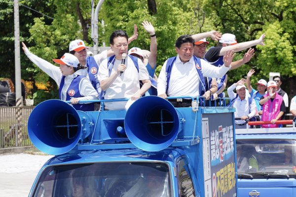 【趙少康與北市議員聲援傅崐萁　嚴斥童子賢「罷免前夕抹黑縣府」不負責任】缩略图