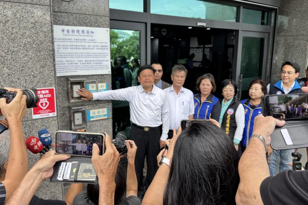 【童子賢散布謠言中傷涉違選罷法 傅崐萁正式到花蓮地檢署提告】缩略图