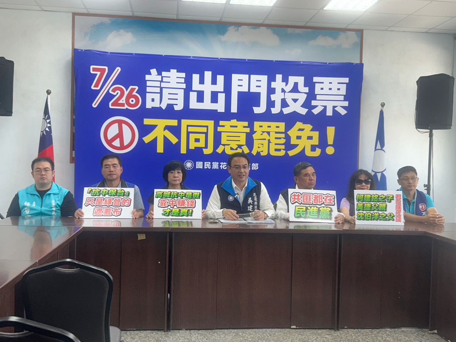 「剷芯小令」劉毓雯大陸經商背景曝光  賺紅錢、罷藍委、綠共多一位！?缩略图