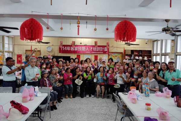 花蓮百人齊聚傳承客家美味技藝—鳳梨豆腐乳釀製課程圓滿落幕缩略图