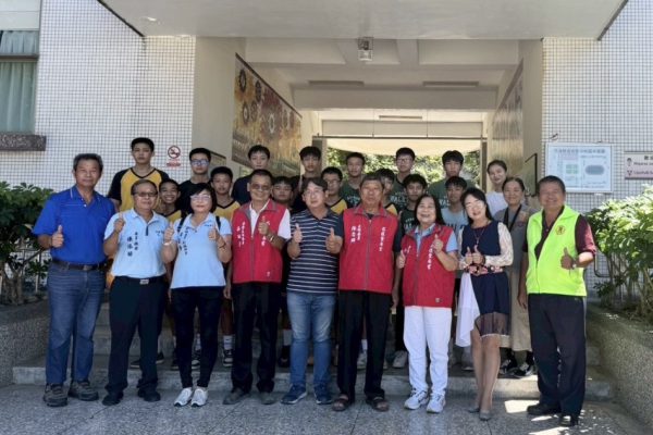 【聖南宮關懷在地教育 頒發獎助學金鼓勵吉安國中籃球隊清寒學生】缩略图