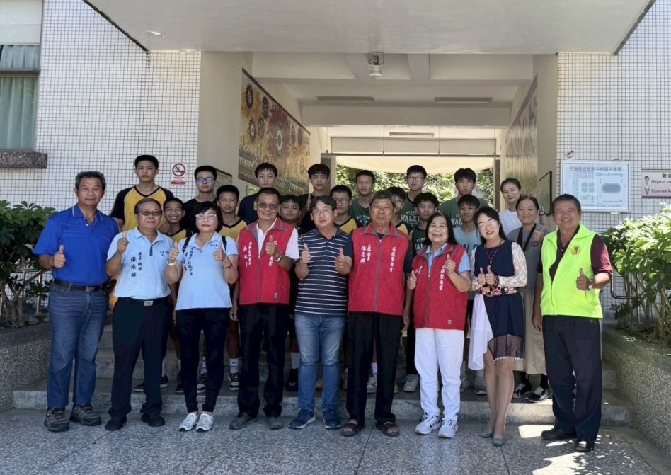 【聖南宮關懷在地教育 頒發獎助學金鼓勵吉安國中籃球隊清寒學生】缩略图