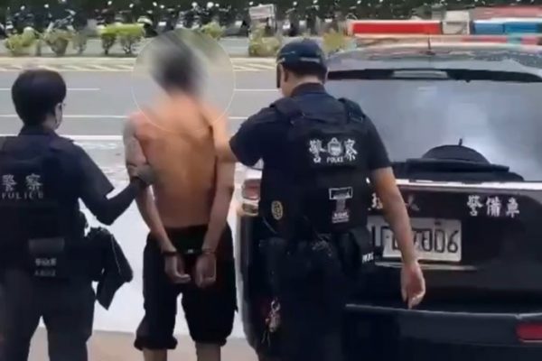 【男子超市竊酒又攻擊路人 花警即刻到場逮捕送辦】缩略图