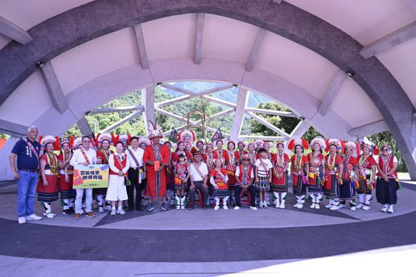 【縣長徐榛蔚走訪阿美族部落豐年祭 與族人共享歲時祭儀的喜悅】缩略图