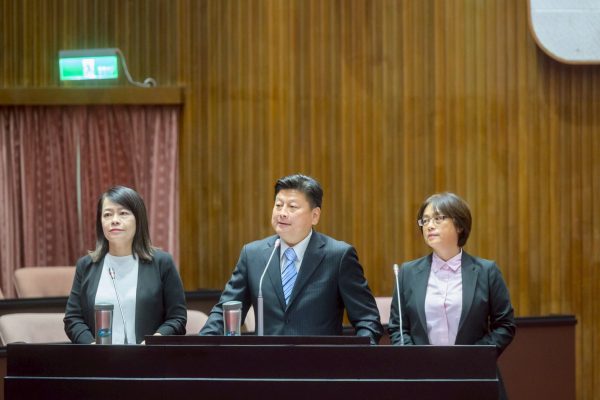 【立法院質詢臺美關稅談判進展 國民黨批政府失職 經濟未來堪憂】缩略图